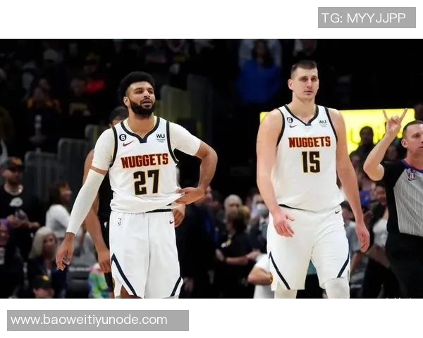 约基奇背靠背两场仅得9篮板却展现出准三双实力引发球迷热议