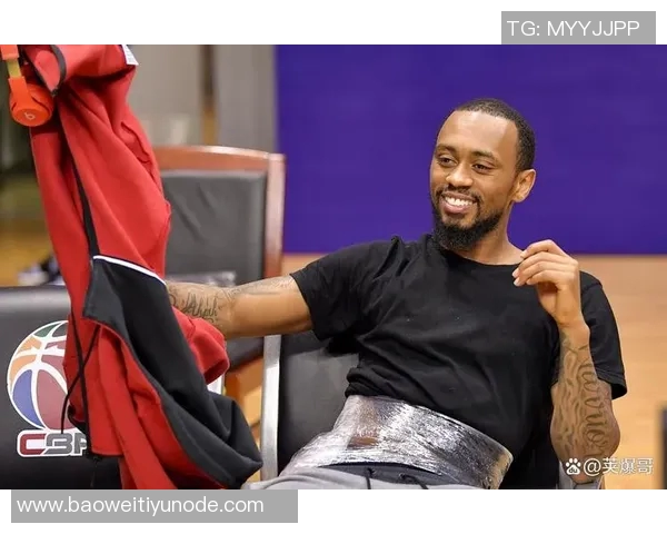 浓眉在训练营增重13斤展现更强壮体态引发球迷热议 浓眉在训练营增重13斤展现更强壮体态引发球迷热议